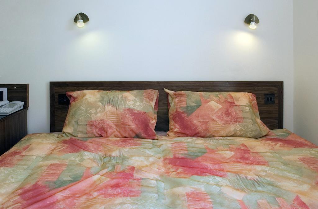 ولفرهامبتون The Robin 2 Hotel الغرفة الصورة