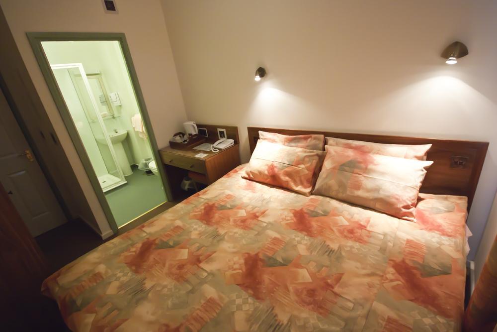 ولفرهامبتون The Robin 2 Hotel المظهر الخارجي الصورة